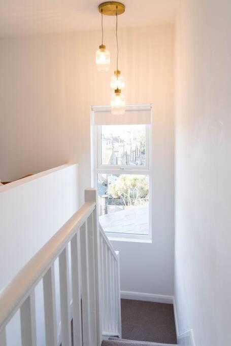 Boutique Central Margate Apt. - Edge Of Old Town! Exterior photo